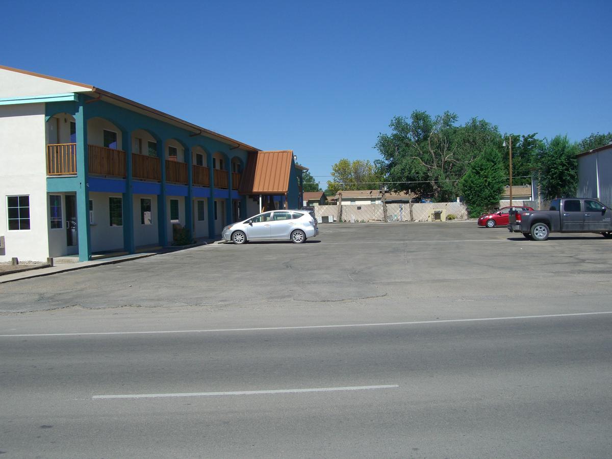 La Hacienda Inn Artesia Bagian luar foto