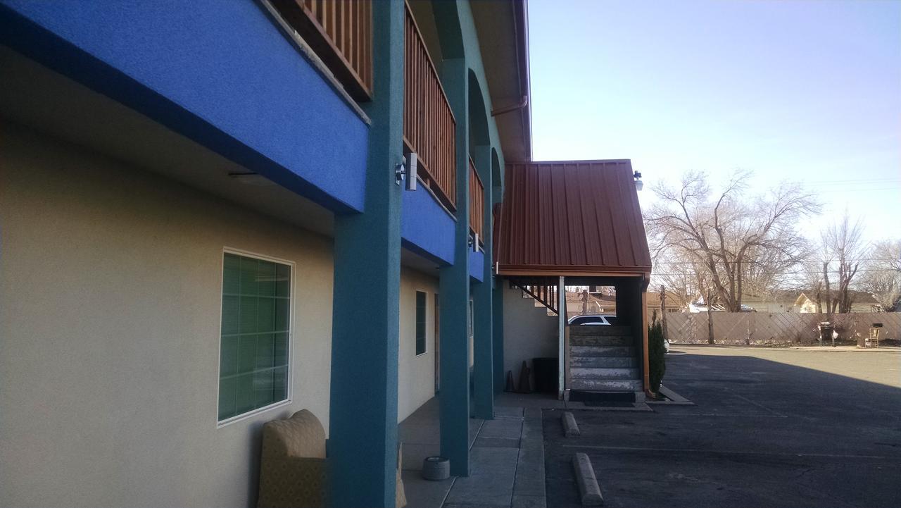 La Hacienda Inn Artesia Bagian luar foto