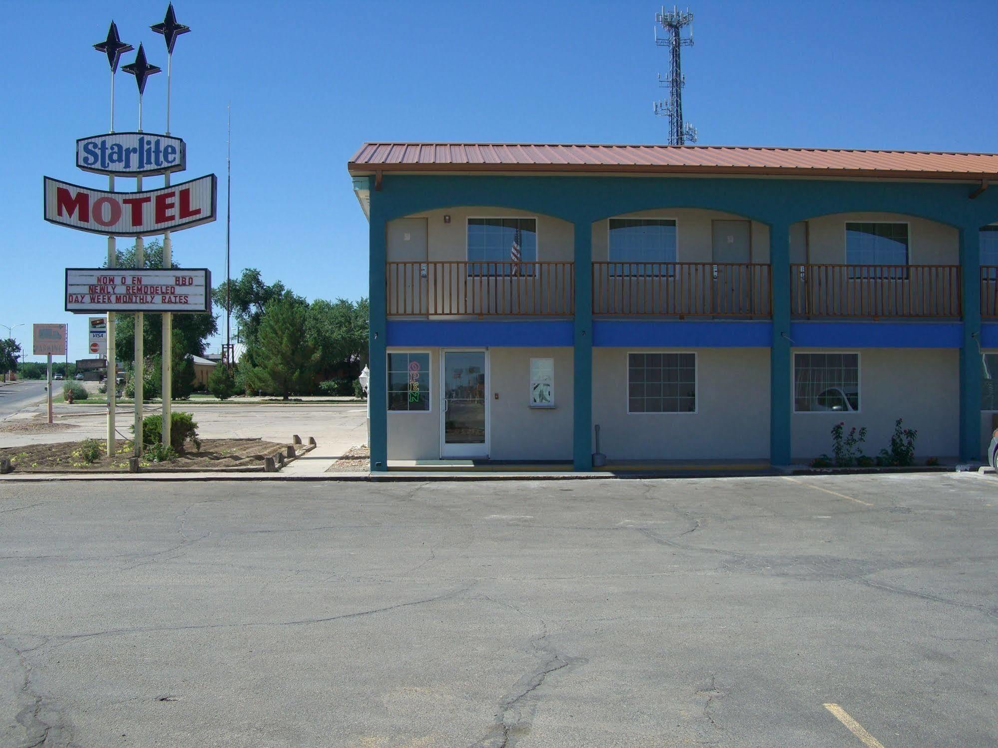 La Hacienda Inn Artesia Bagian luar foto