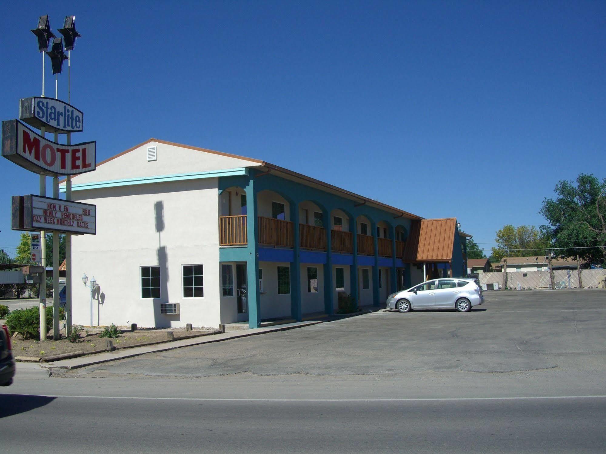 La Hacienda Inn Artesia Bagian luar foto