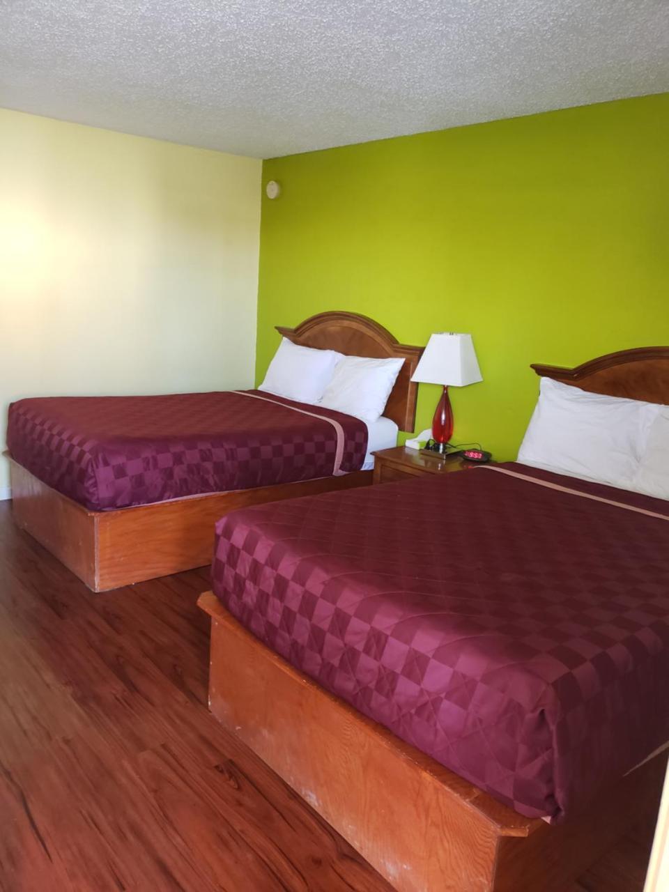 La Hacienda Inn Artesia Bagian luar foto